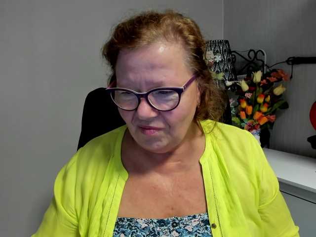 flirty-adele live cam on BongaCams