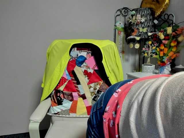 flirty-adele live cam on BongaCams