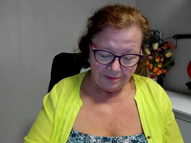 flirty-adele live cam on BongaCams