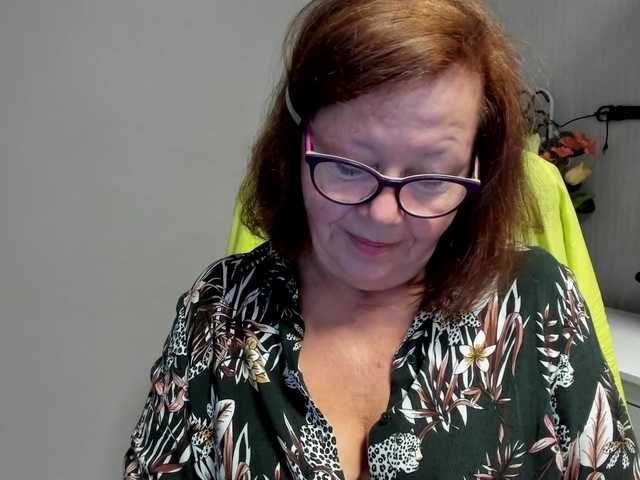 flirty-adele live cam on BongaCams
