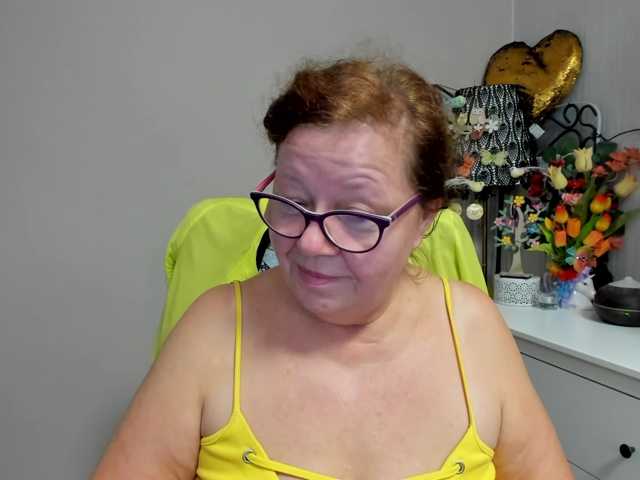 flirty-adele live cam on BongaCams