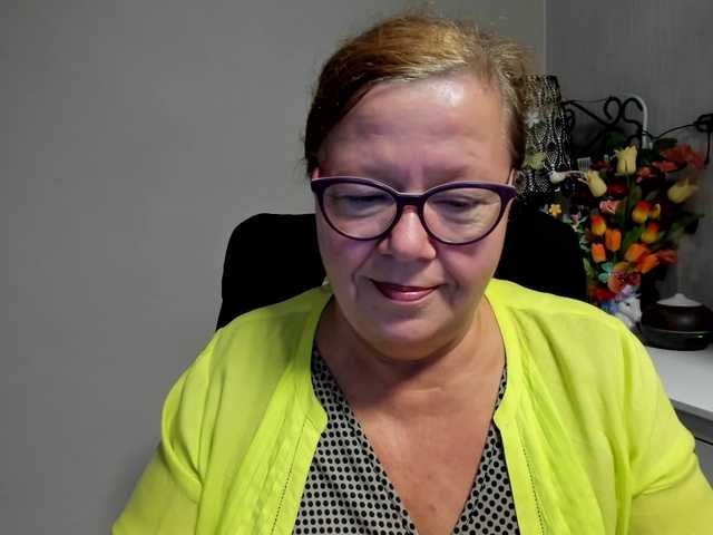 flirty-adele live cam on BongaCams