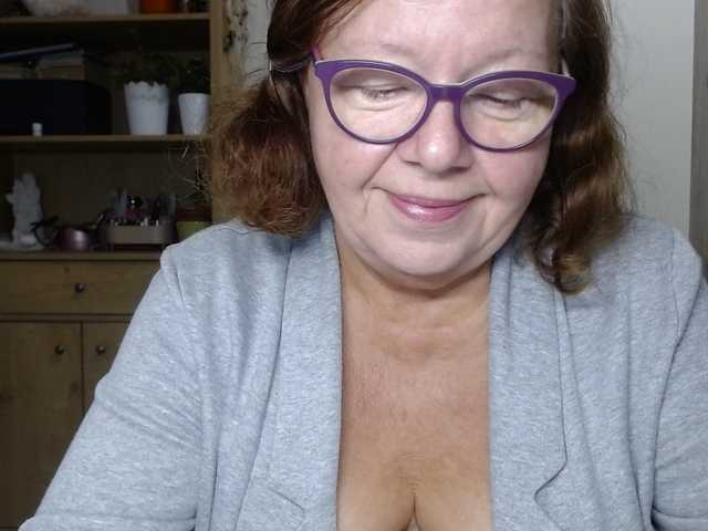 flirty-adele live cam on BongaCams
