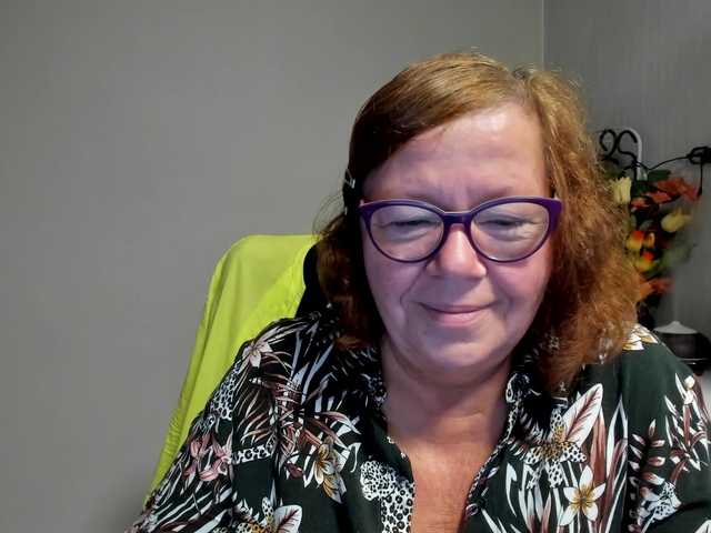 flirty-adele live cam on BongaCams