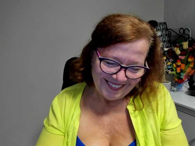 flirty-adele live cam preview