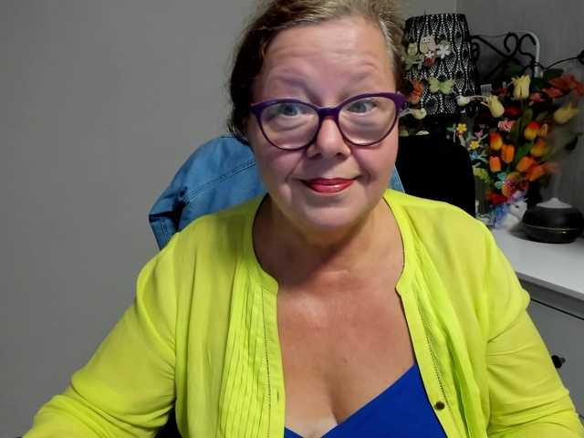 flirty-adele live cam on BongaCams