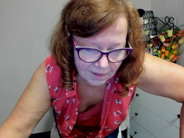 flirty-adele live cam preview