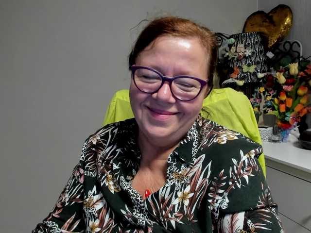 flirty-adele live cam on BongaCams