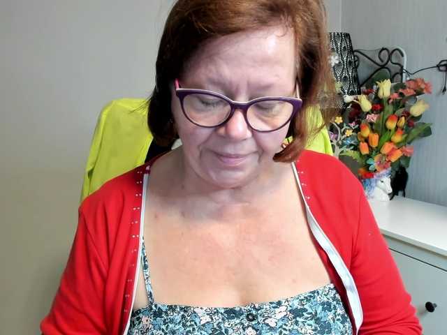 flirty-adele live cam on BongaCams
