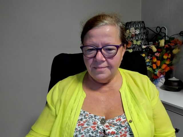 flirty-adele live cam on BongaCams
