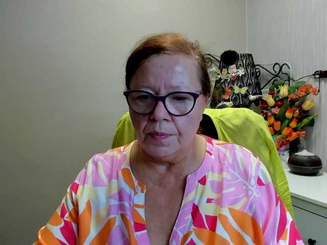 flirty-adele live cam preview