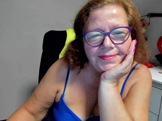 flirty-adele live cam on BongaCams
