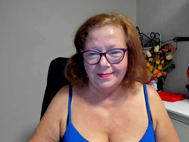 flirty-adele live cam on BongaCams