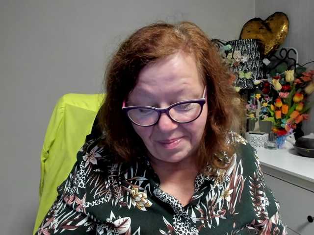 flirty-adele live cam on BongaCams
