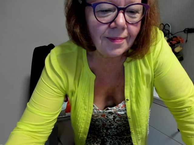 flirty-adele live cam on BongaCams