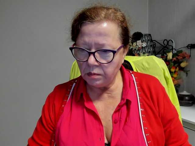 flirty-adele live cam preview