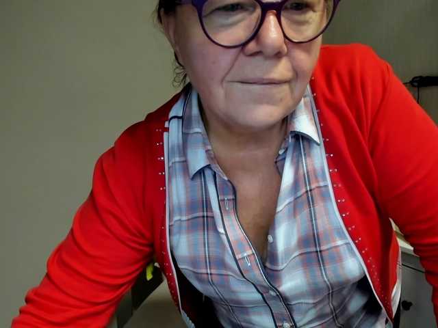 flirty-adele live cam on BongaCams