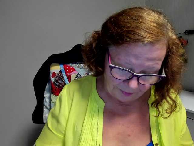 flirty-adele live cam on BongaCams