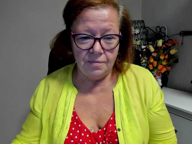 flirty-adele live cam