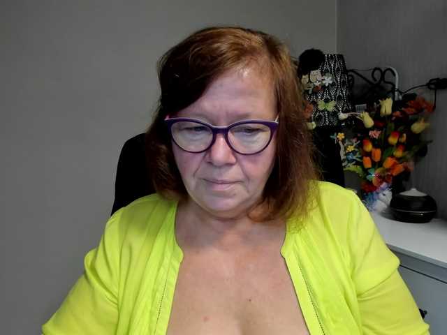 flirty-adele live cam on BongaCams