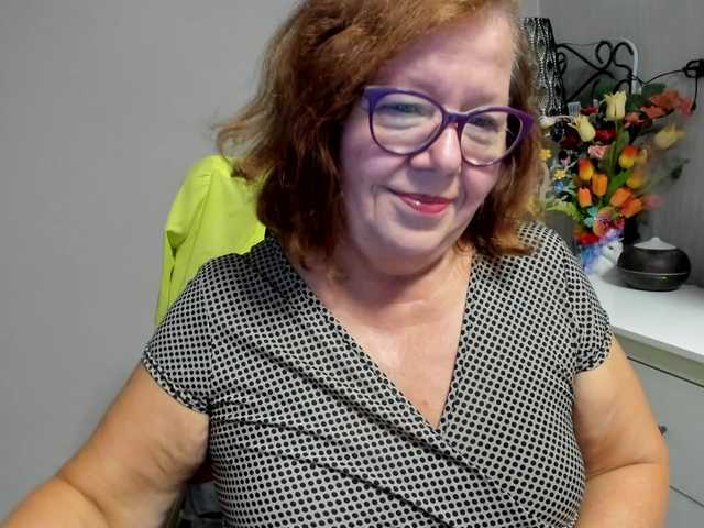 flirty-adele live cam on BongaCams