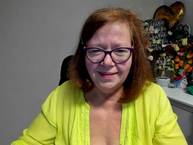 flirty-adele live cam on BongaCams