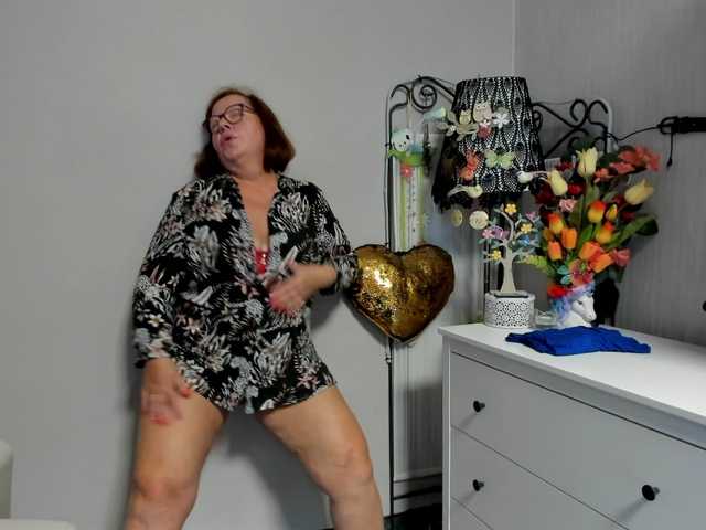 flirty-adele live cam on BongaCams