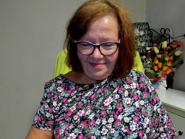 flirty-adele live cam on BongaCams