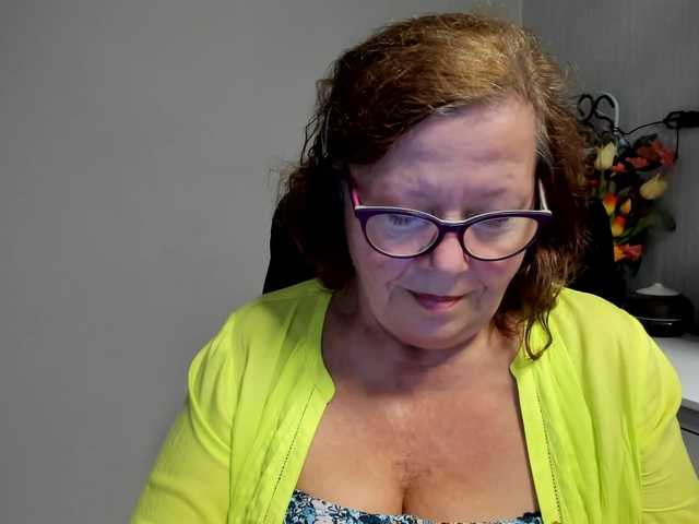 flirty-adele live cam on BongaCams