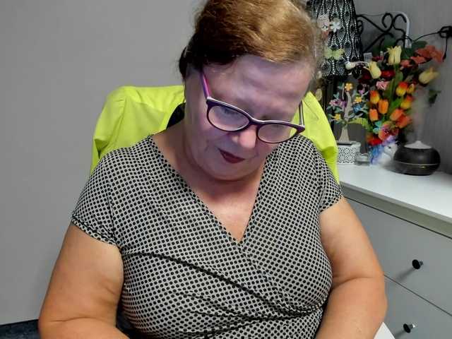 flirty-adele live cam on BongaCams