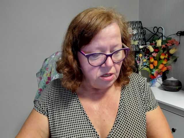 flirty-adele live cam on BongaCams
