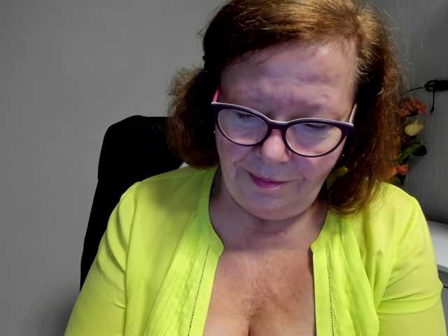 flirty-adele live webcam show