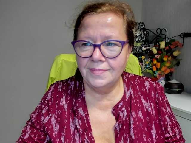 flirty-adele live cam on BongaCams