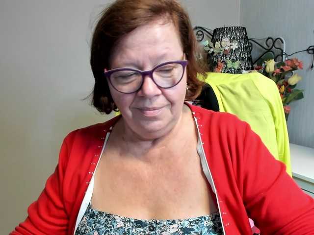 flirty-adele live cam on BongaCams