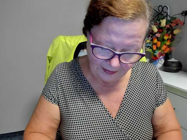 flirty-adele live cam on BongaCams