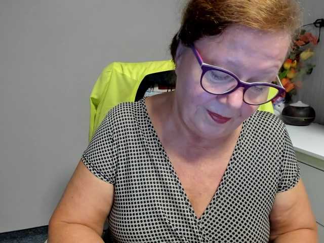 flirty-adele live cam on BongaCams