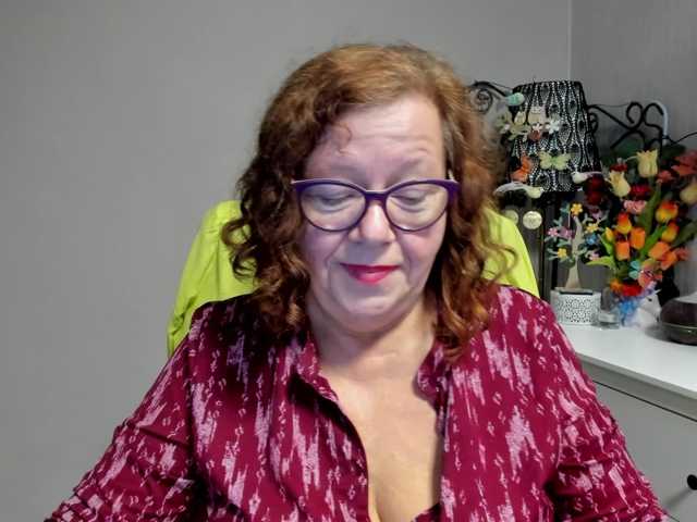 flirty-adele live cam preview