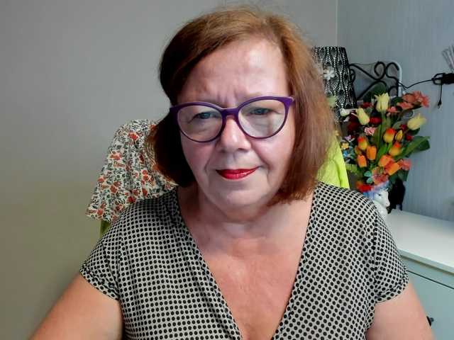 flirty-adele live cam on BongaCams