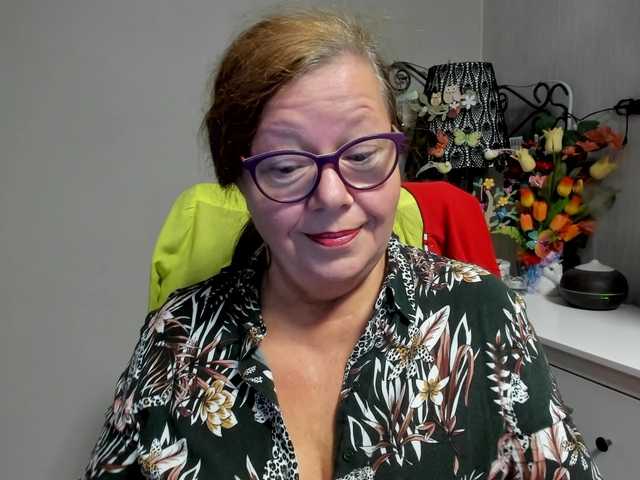 flirty-adele live cam on BongaCams