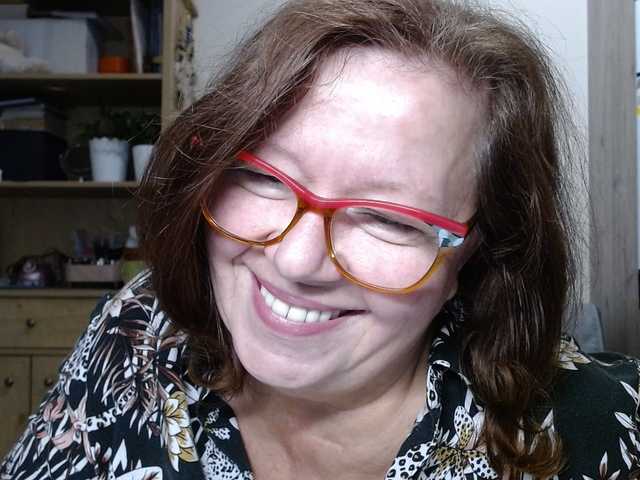 flirty-adele live cam preview