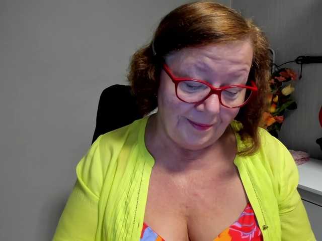 flirty-adele