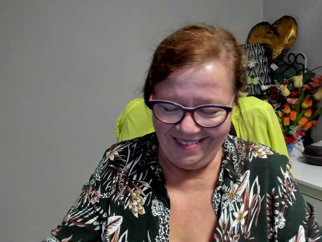 flirty-adele live cam on BongaCams