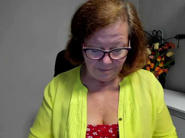 flirty-adele live cam on BongaCams