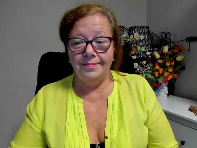 flirty-adele live cam on BongaCams