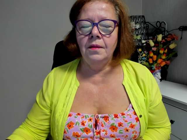 flirty-adele live cam on BongaCams