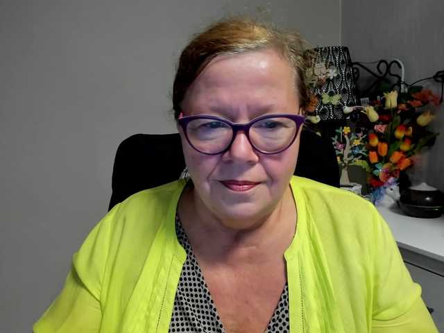 flirty-adele live cam on BongaCams