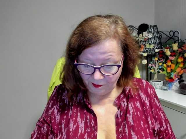 flirty-adele live cam preview