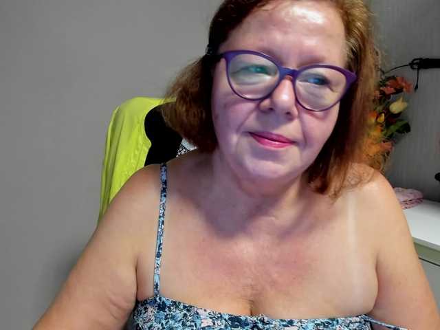flirty-adele live webcam show