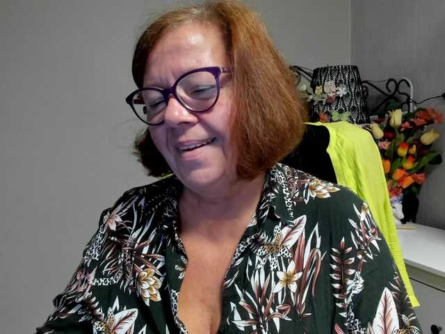flirty-adele live cam on BongaCams