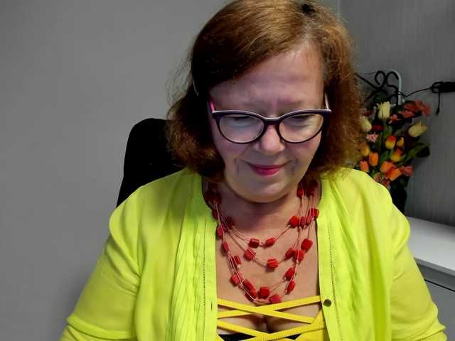 flirty-adele live cam on BongaCams
